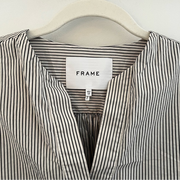 FRAME V-Neck Popover Top – XS - Picture 5 of 6